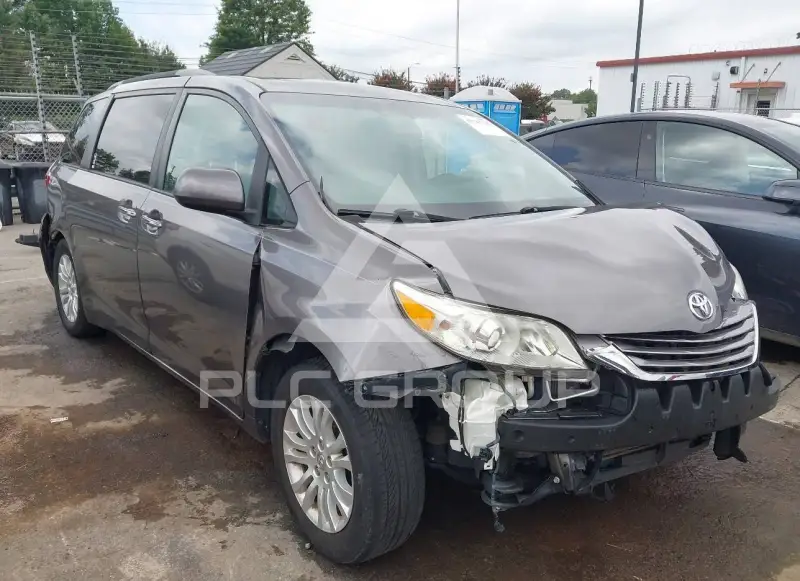 2017 Toyota SIENNA фото