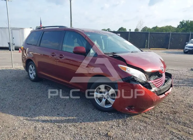 2017 Toyota SIENNA photo