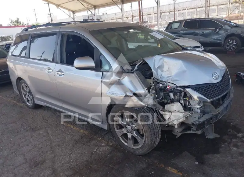 2017 Toyota SIENNA фото