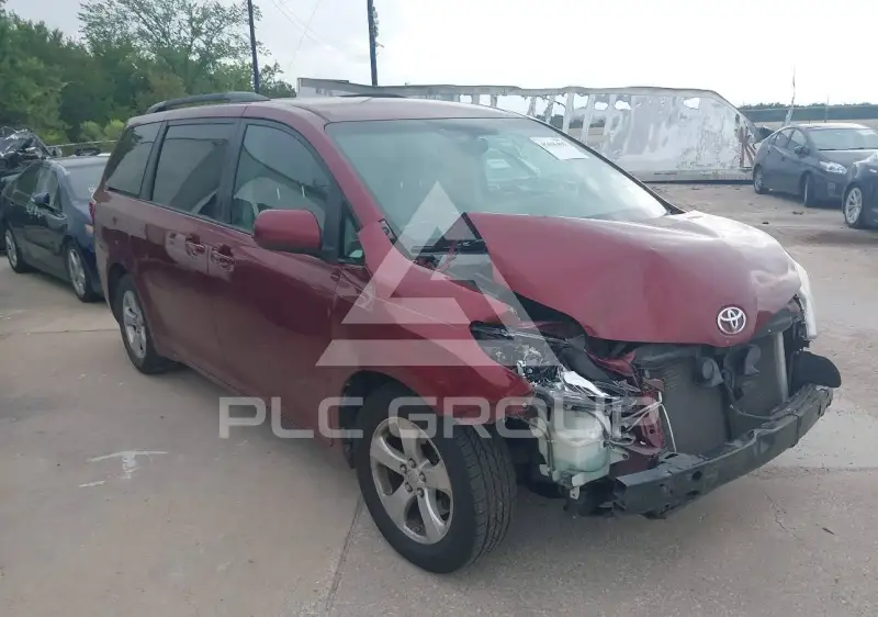 2017 Toyota SIENNA photo