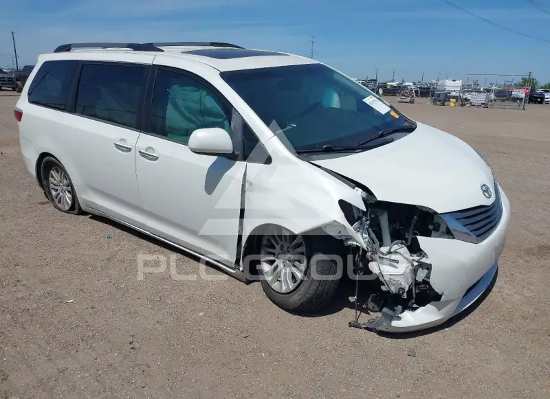 2017 Toyota SIENNA photo