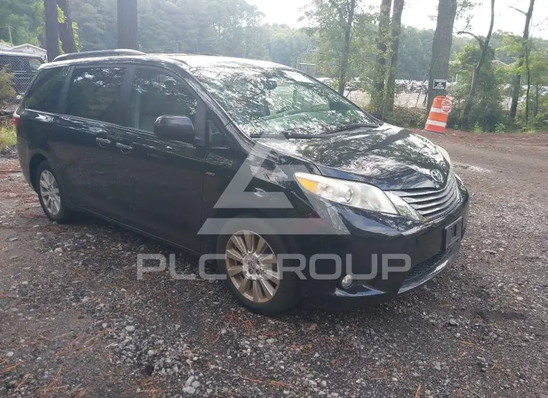 2017 Toyota SIENNA photo