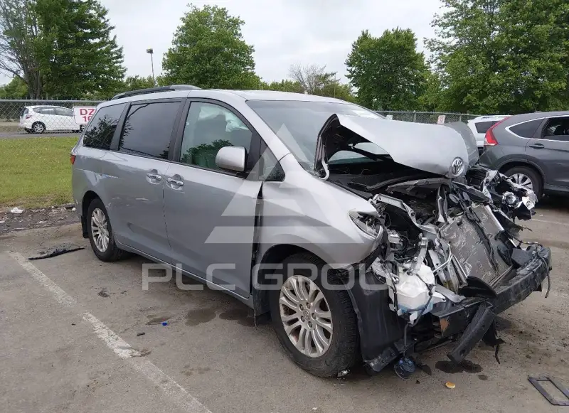 2017 Toyota SIENNA фото