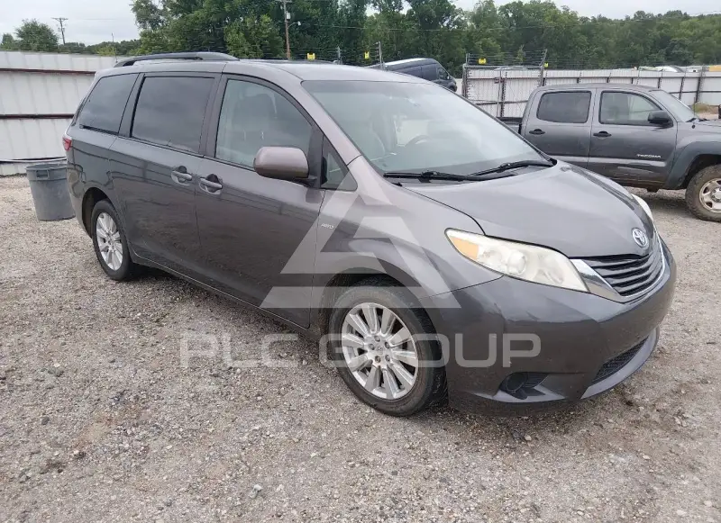 2017 Toyota SIENNA фото