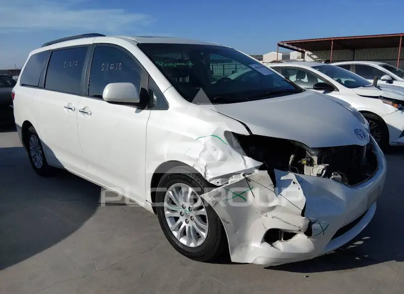 2017 Toyota SIENNA фото