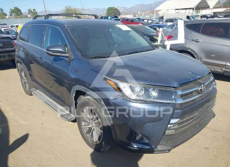 2017 Toyota Highlander photo