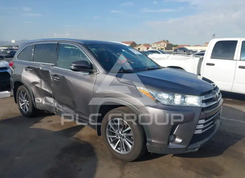 2017 Toyota Highlander photo