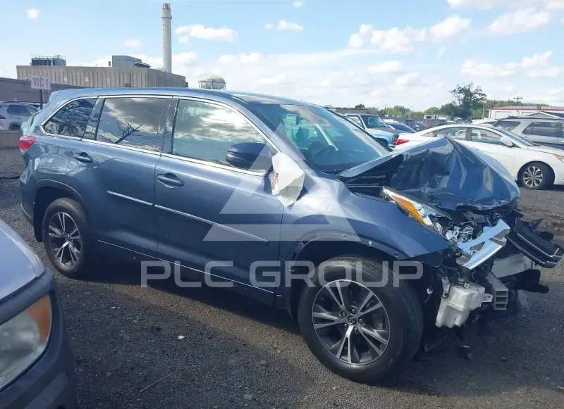 2017 Toyota Highlander photo