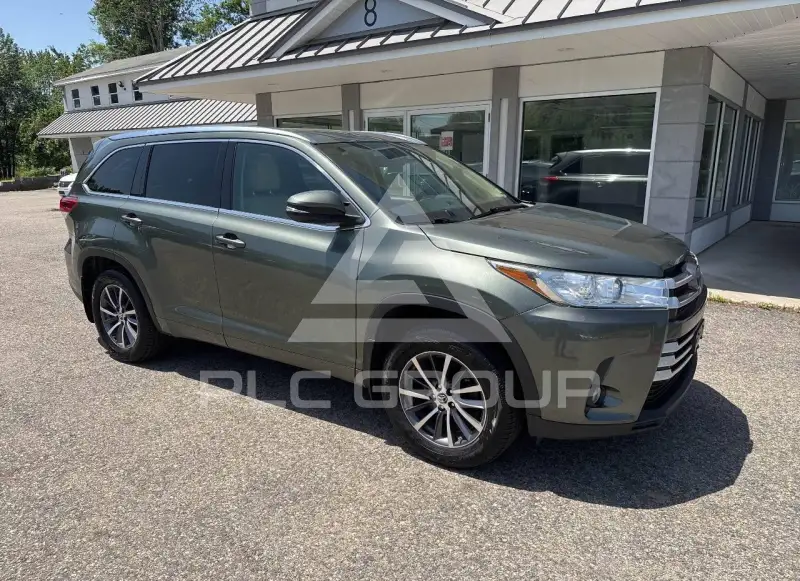 2017 Toyota Highlander photo