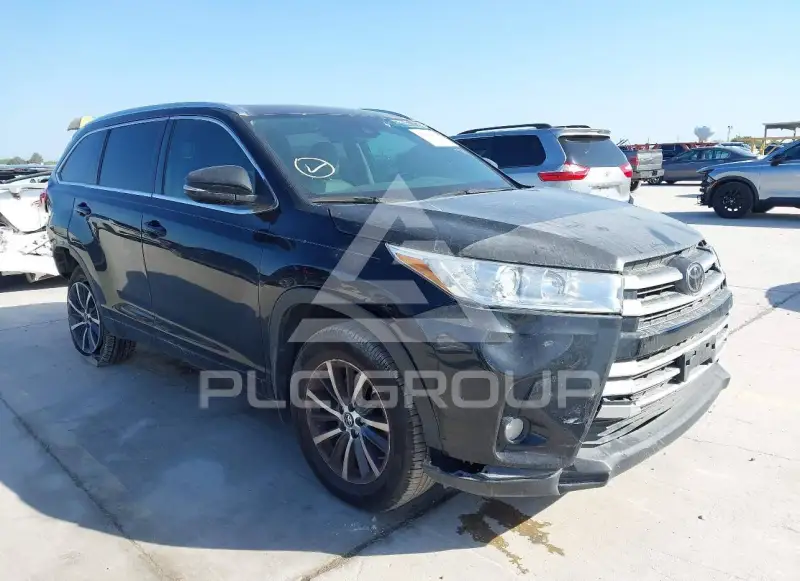 2017 Toyota Highlander photo