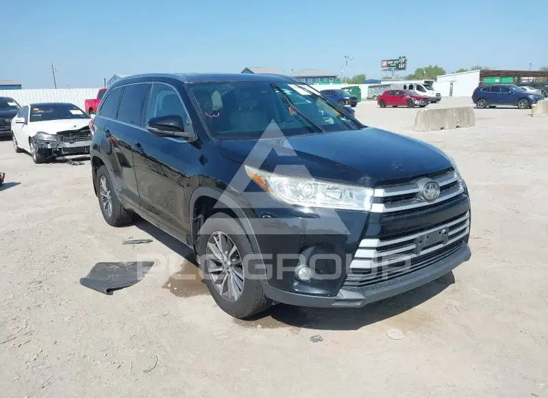 2017 Toyota Highlander photo