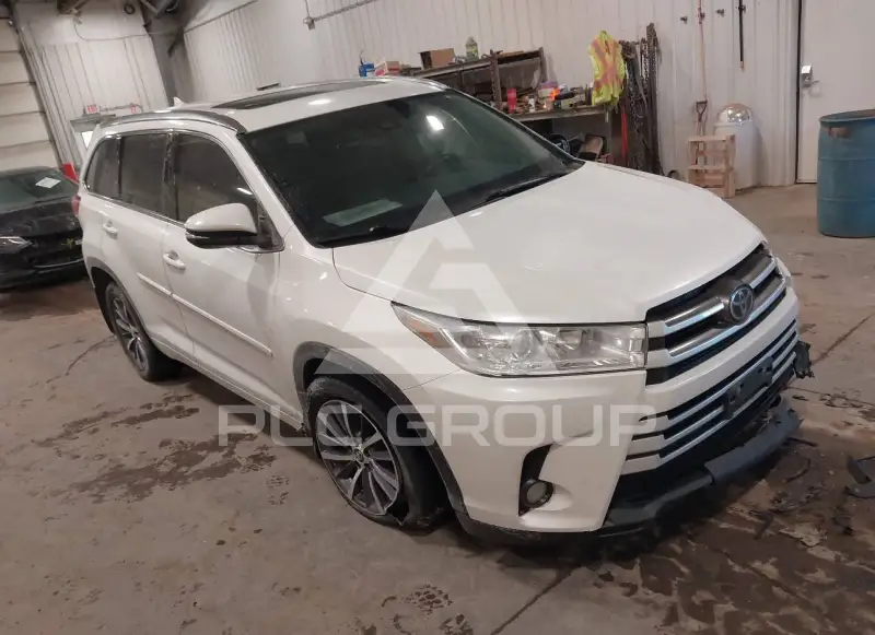 2017 Toyota Highlander фото