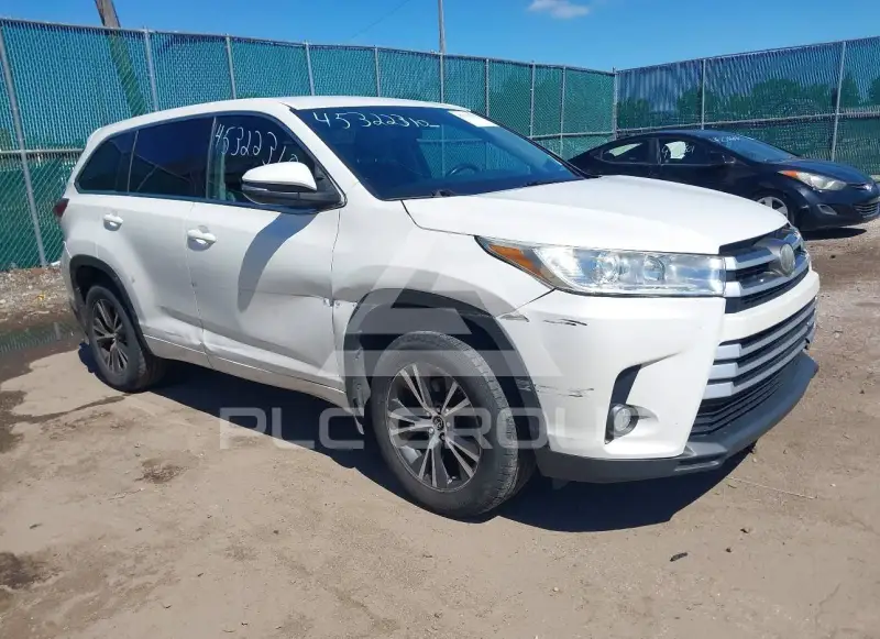 2017 Toyota Highlander photo
