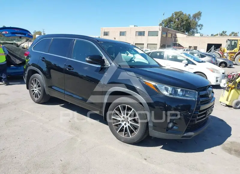 2017 Toyota Highlander photo