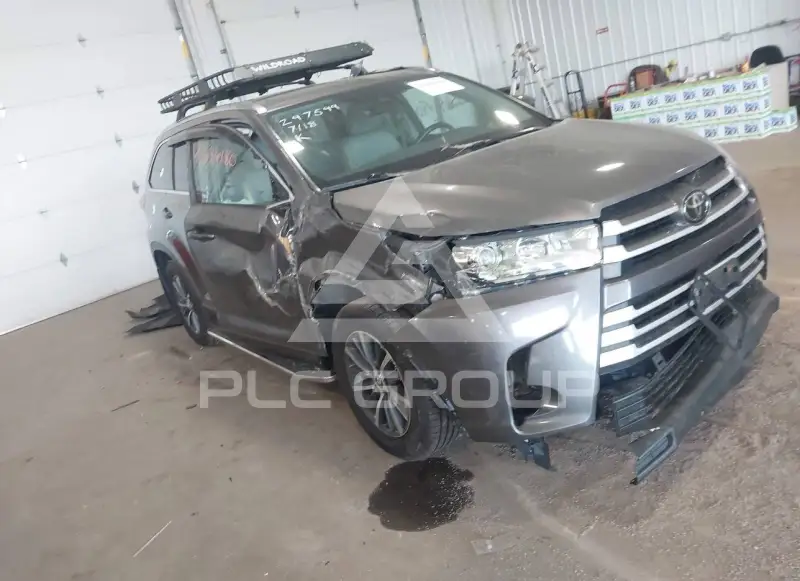 2017 Toyota Highlander фото