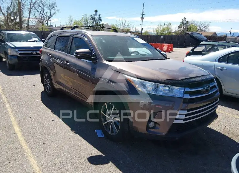 2017 Toyota Highlander photo