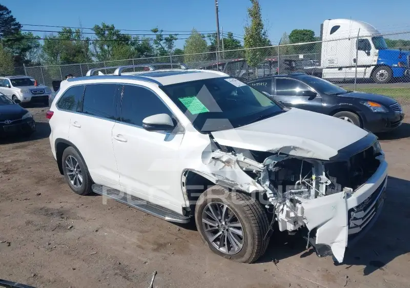 2017 Toyota Highlander фото
