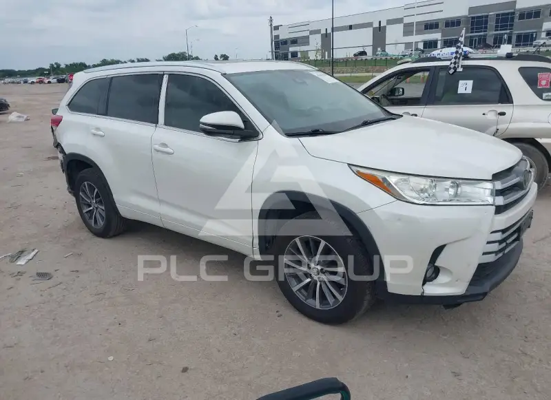 2017 Toyota Highlander фото