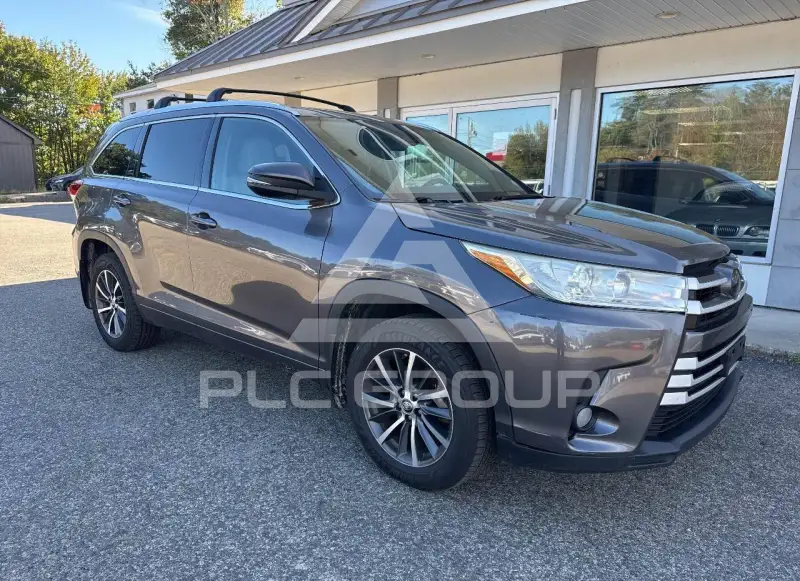 2017 Toyota Highlander photo