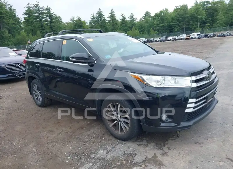 2017 Toyota Highlander photo