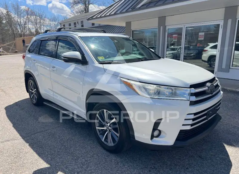 2017 Toyota Highlander photo