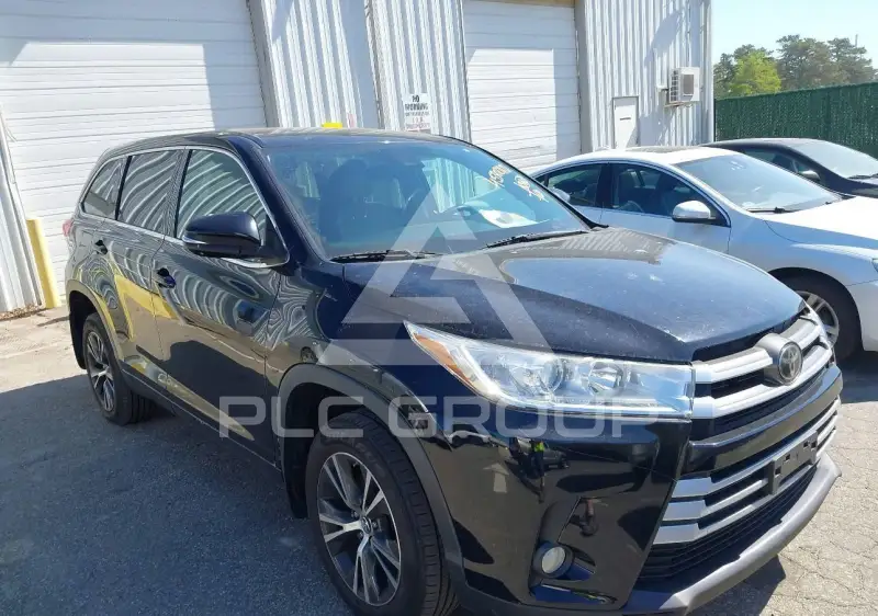 2017 Toyota Highlander photo