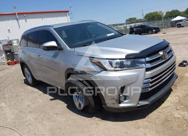 2017 Toyota Highlander photo
