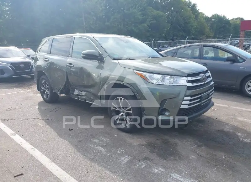 2017 Toyota Highlander photo