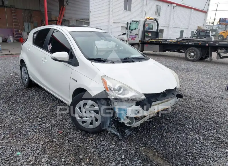2017 Toyota PRIUS photo