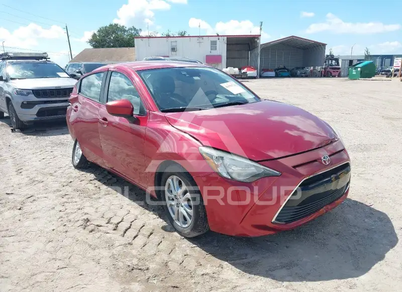 2017 Toyota YARIS photo