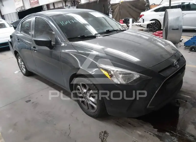 2017 Toyota YARIS photo