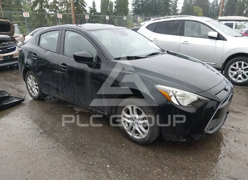 2017 Toyota YARIS photo