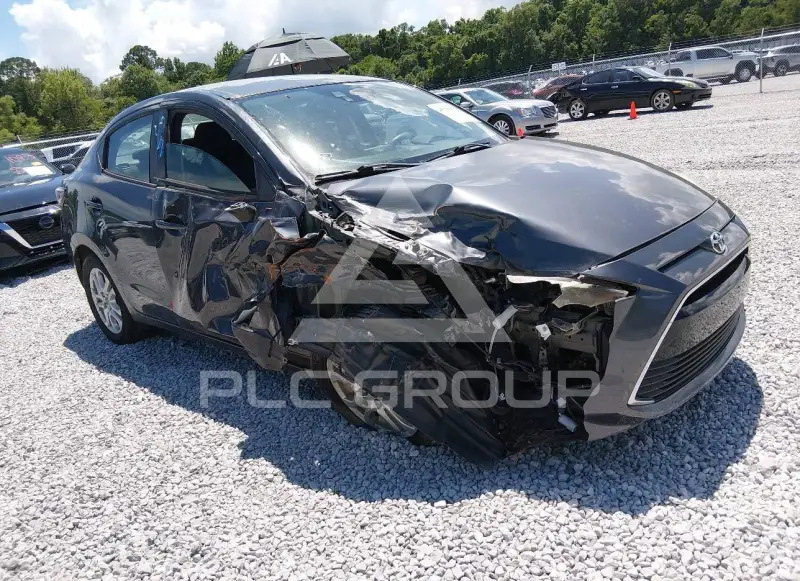 2017 Toyota YARIS фото