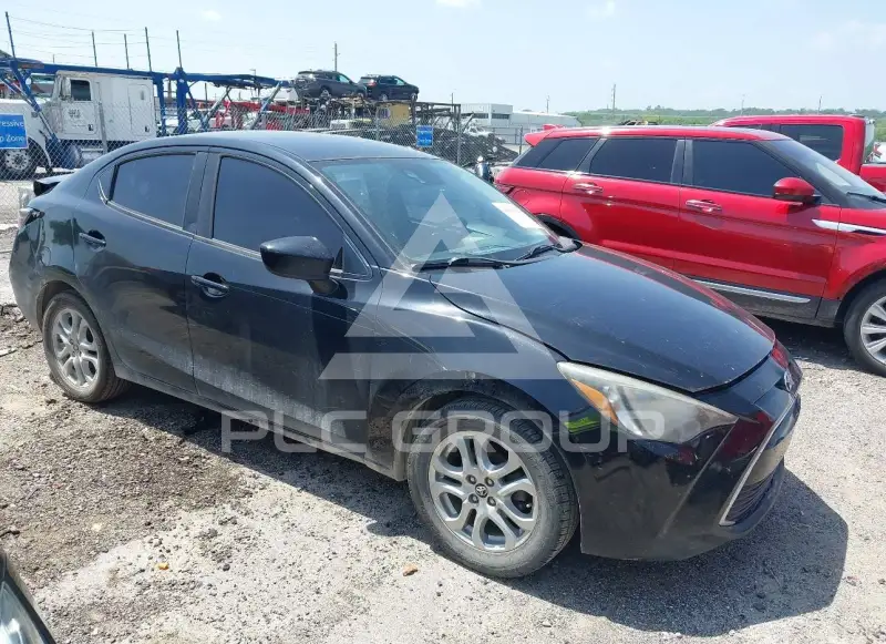 2017 Toyota YARIS photo