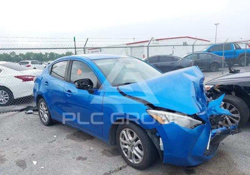 2017 Toyota YARIS фото