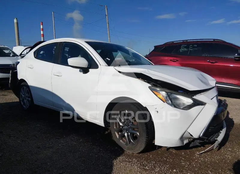 2017 Toyota YARIS фото
