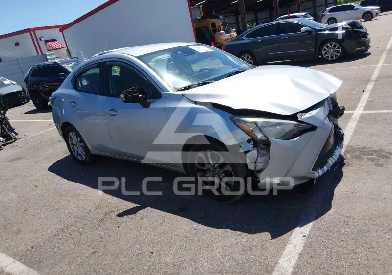 2017 Toyota YARIS фото