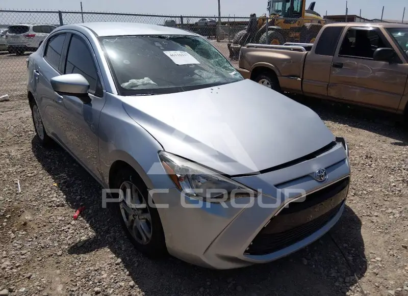 2017 Toyota YARIS фото