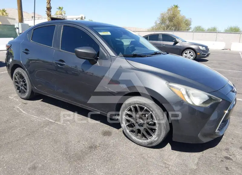 2017 Toyota YARIS photo