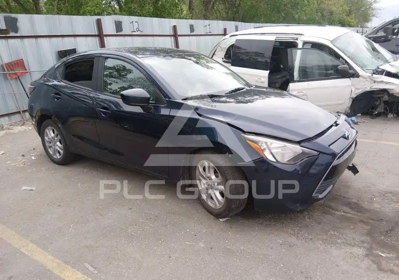 2017 Toyota YARIS photo
