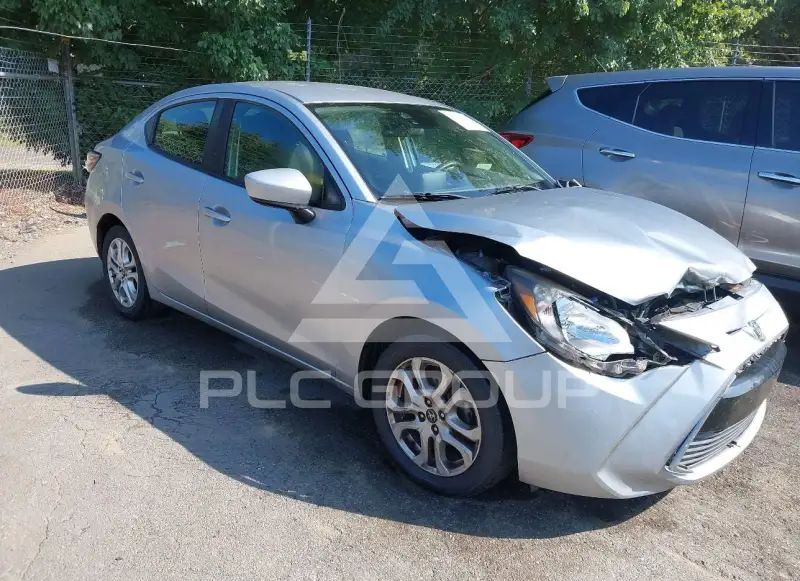 2017 Toyota YARIS photo