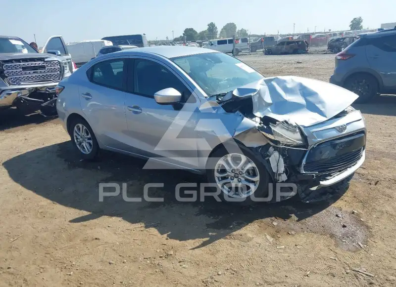 2017 Toyota YARIS photo