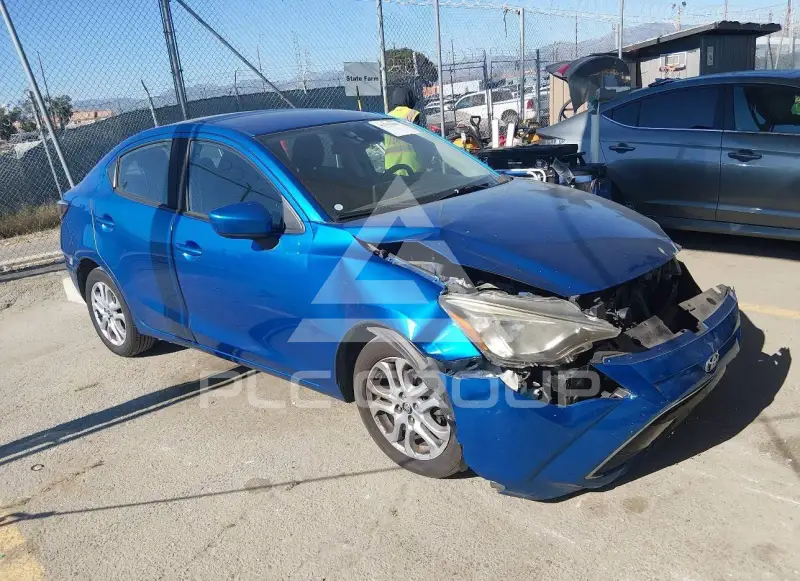 2017 Toyota YARIS photo