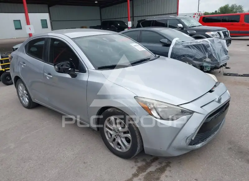 2017 Toyota YARIS фото