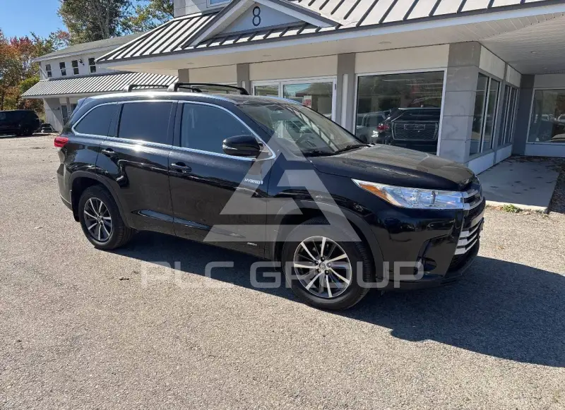 2017 Toyota Highlander photo