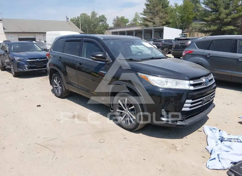 2017 Toyota Highlander photo