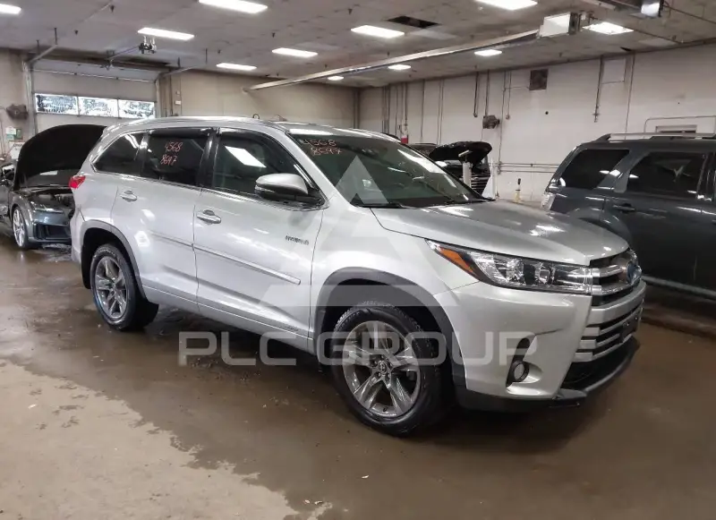 2017 Toyota Highlander photo