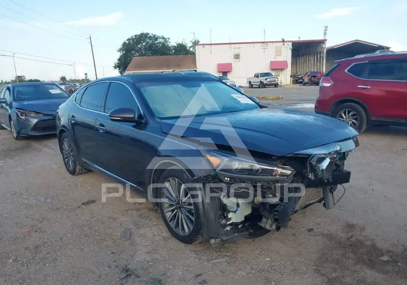 2017 KIA Cadenza photo
