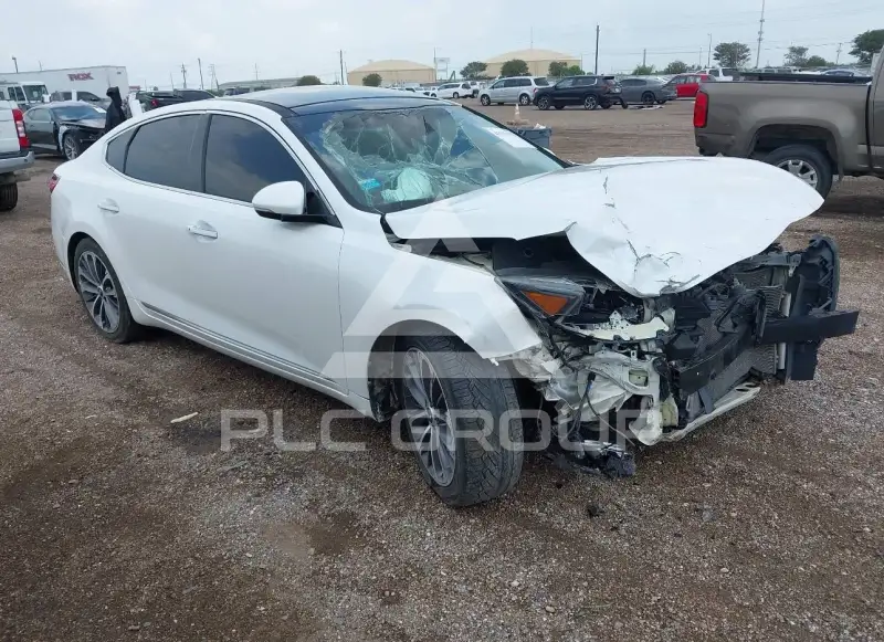 2017 KIA Cadenza photo