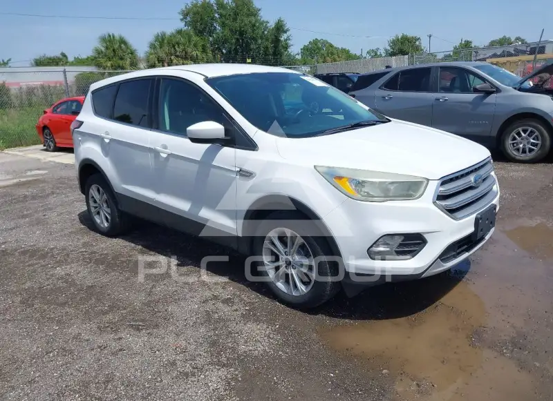 2017 Ford ESCAPE photo
